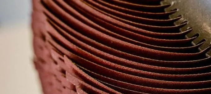 On-the-fly laser cutting of abrasive sheets for deburring brushes and flap wheels